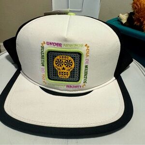 Under Armour Men’s Day Of The Dead Skull Trucker SnapBack Hat. OSFM. NWT